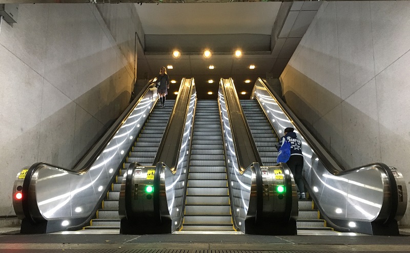 Escaleras mecánicas nuevas en Court House, octubre de 2019