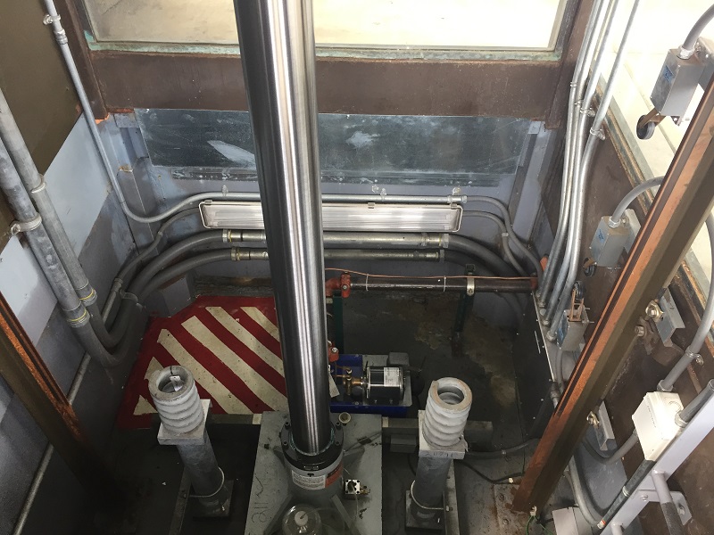 Foso de ascensor hidráulico en New Carrollton, noviembre de 2017