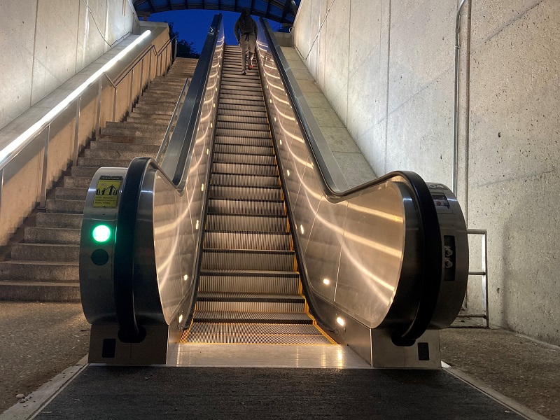 Reemplazo de escaleras mecánicas en la estación Brookland, mayo de 2022