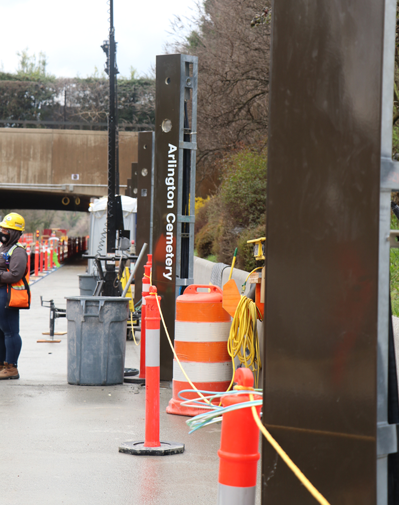 New pylon installed at Arlington Cemetery Station