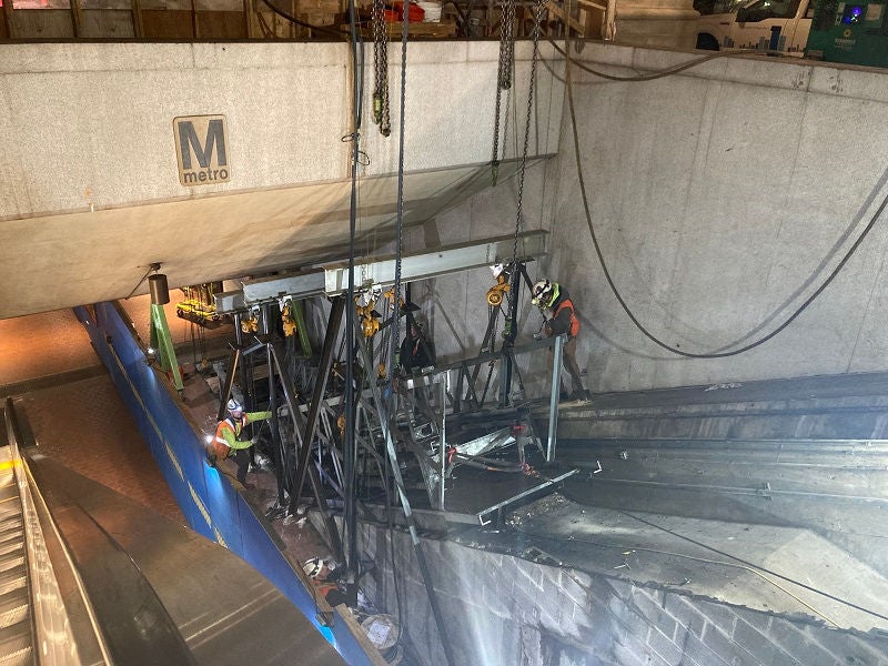 Truss removal at Union Station, February 2023