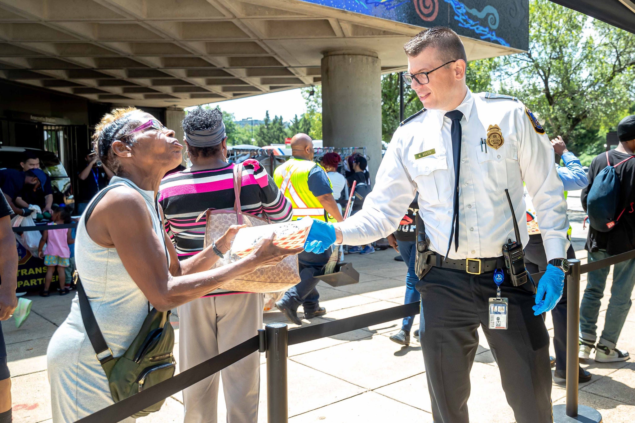 customer talking to an MTPD officer at an event