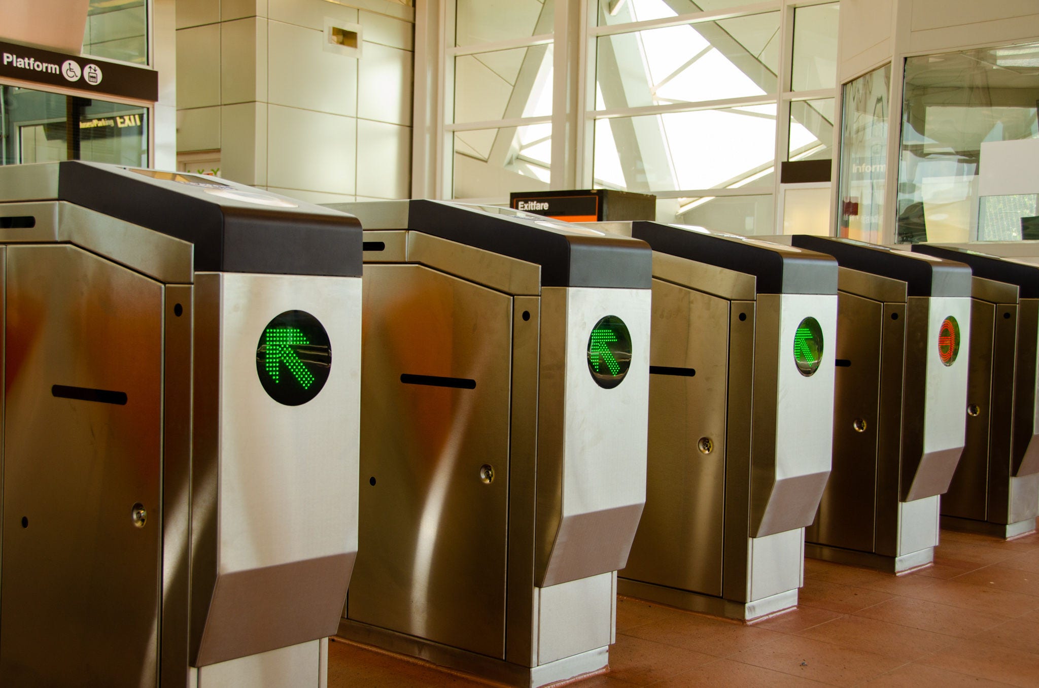 A row of faregates