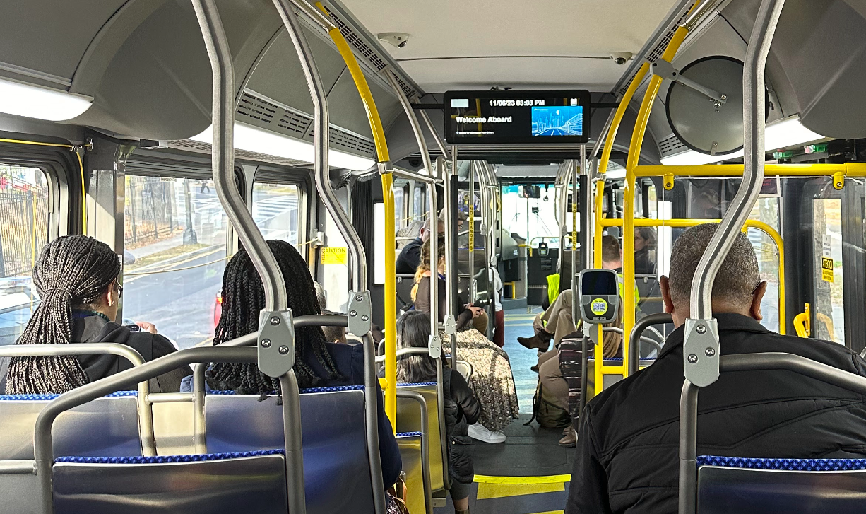 公車內部