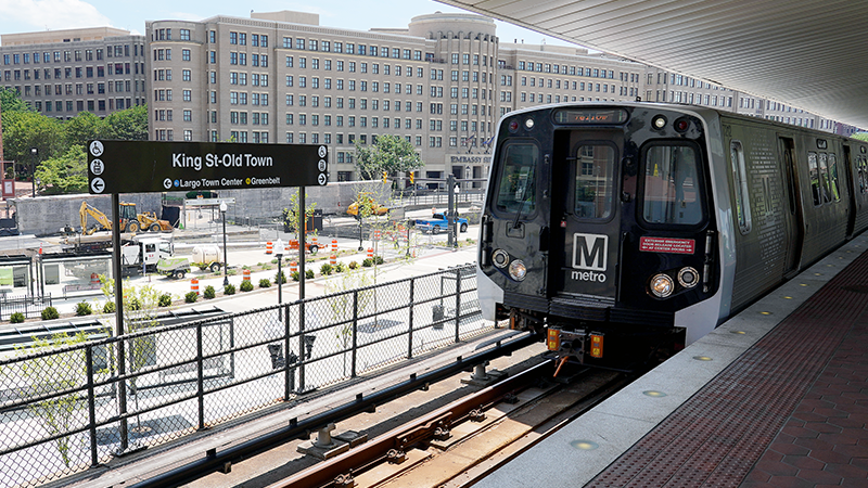 7000 series train entering King St 800x450 7000 series train entering King St 800x450