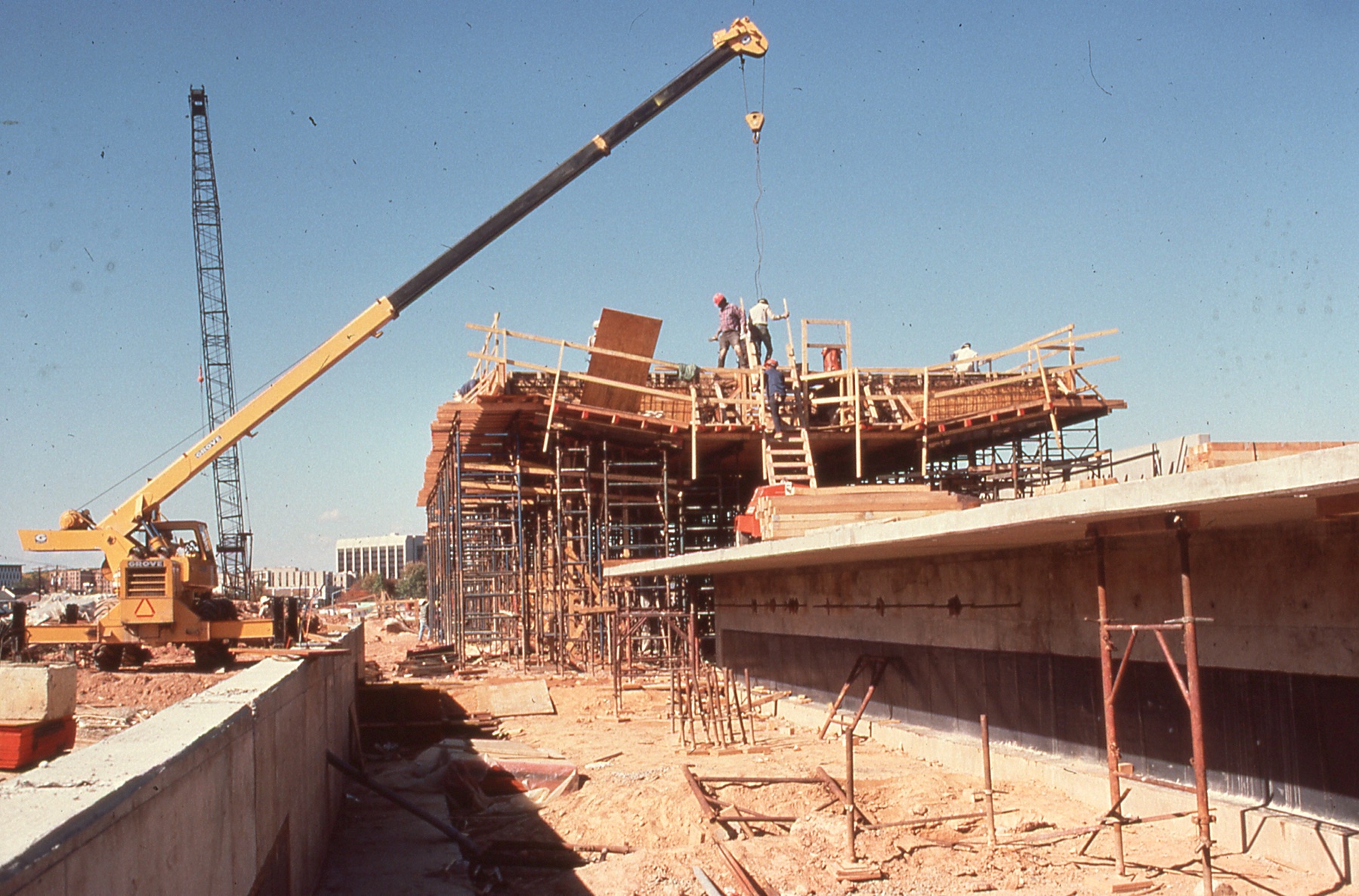 Foto de la construcción original del pabellón protector de la estación Rockville