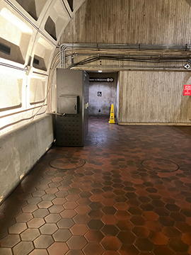 A picture of the elevator alcove on the Upper Level platform for the Branch Avenue/Huntington side. The elevator is in the corner on the left.