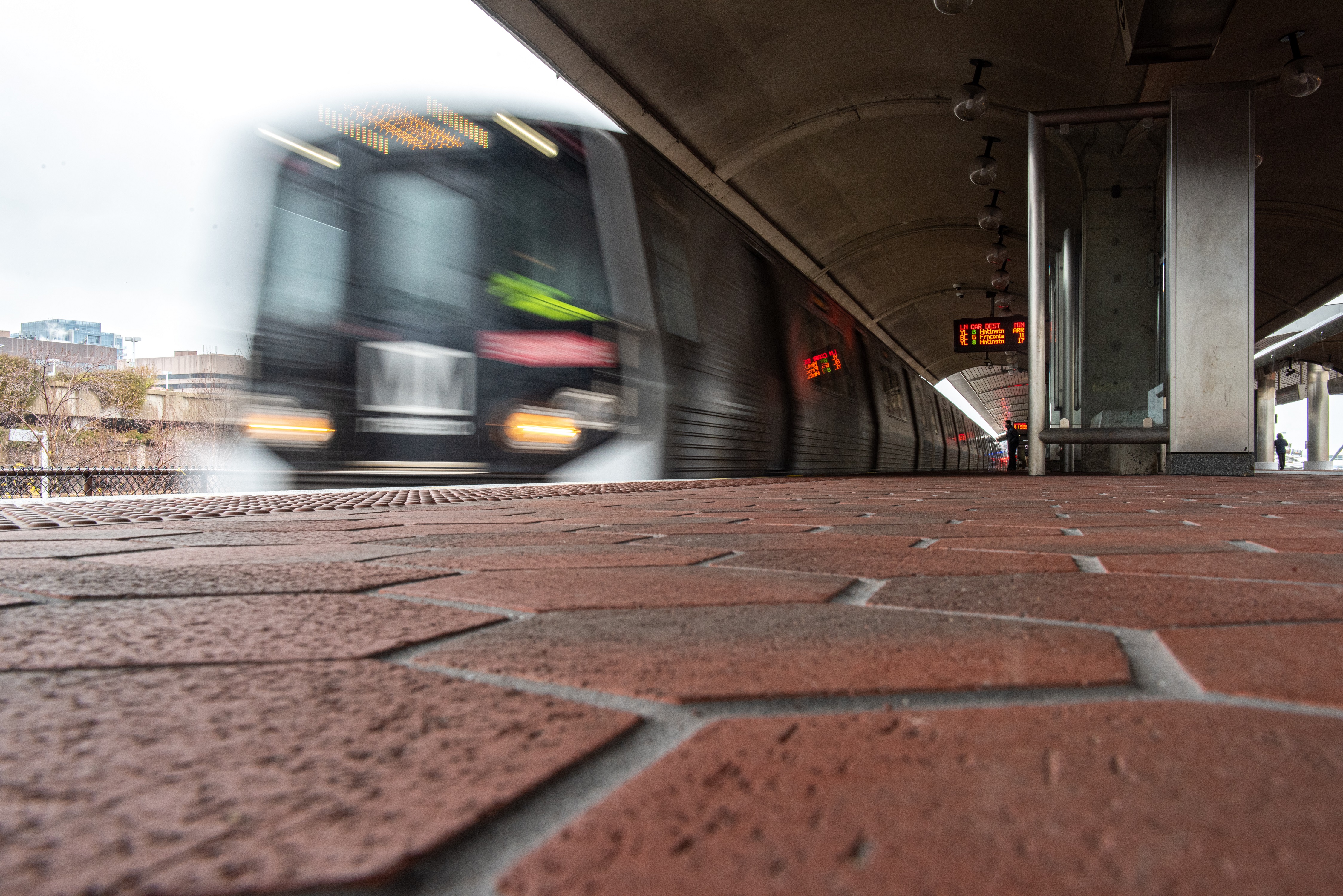 7000-series train arriving at Reagan National Airport